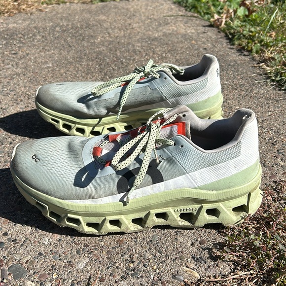 On Cloud running shoes - Picture 5 of 7